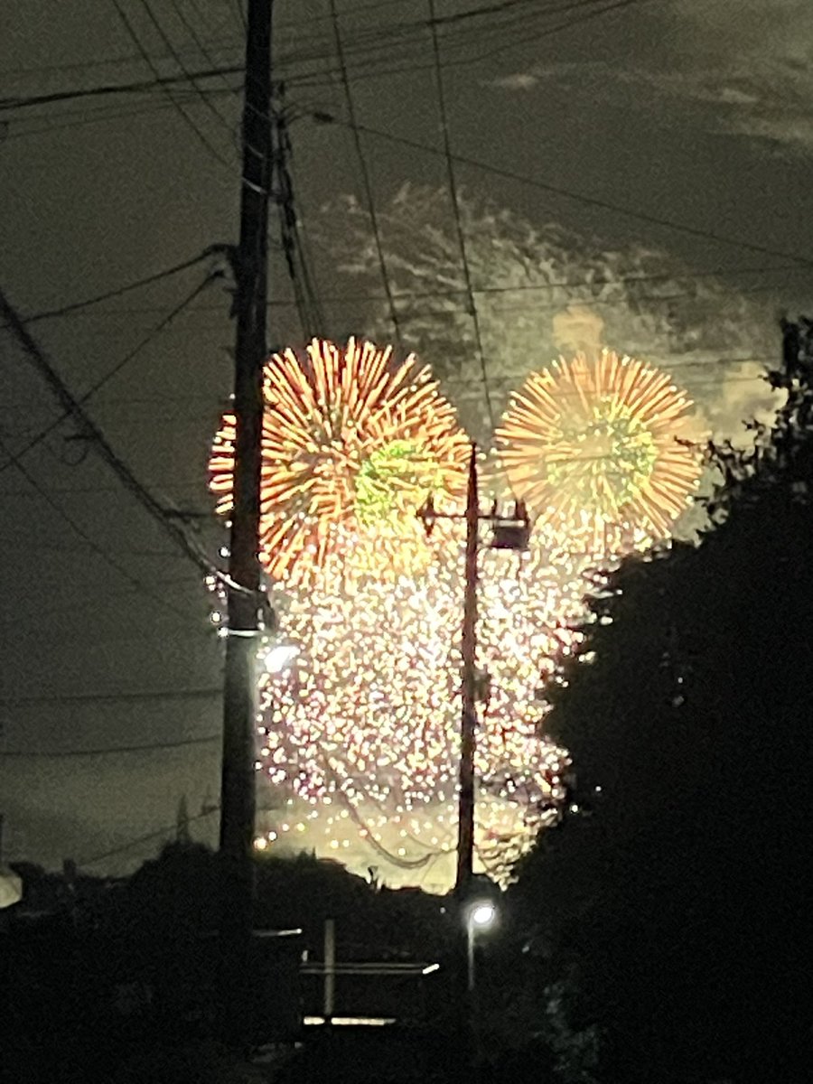 zma_TF's tweet photo. 雷vs花火
すごい日や https://t.co/ryMeafyNlM