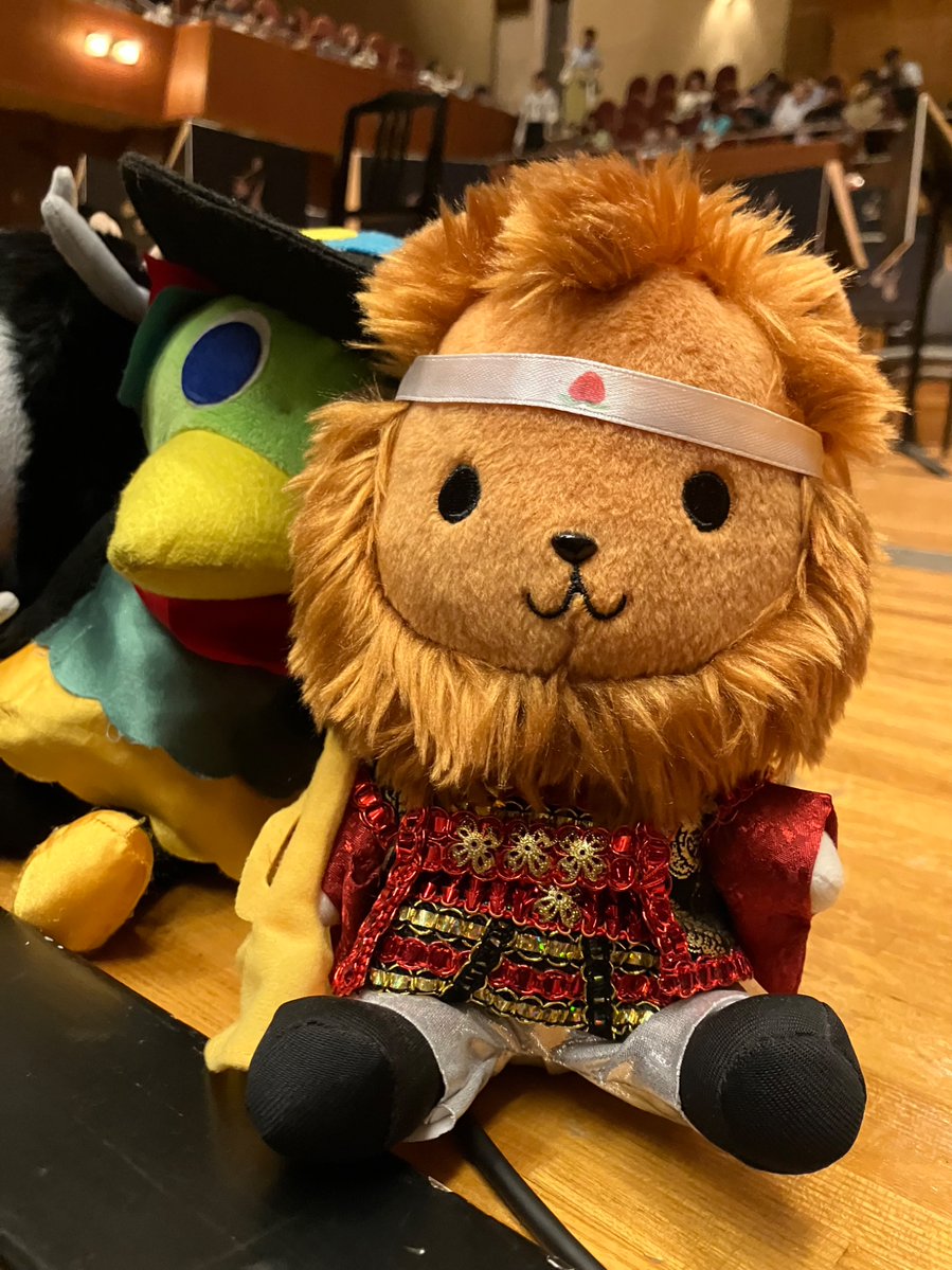 3taro32's tweet photo. 今日のズーラシアンブラスのお供はインドライオン🦁さん。わちゃわちゃ楽しい公演でした♪久しぶりのシンフォニーホール開催で嬉しい☺️手洗い場にスタッフさんの手書きのメッセージもありました🌟
#ズーラシアンブラス https://t.co/8PP8N92f8u