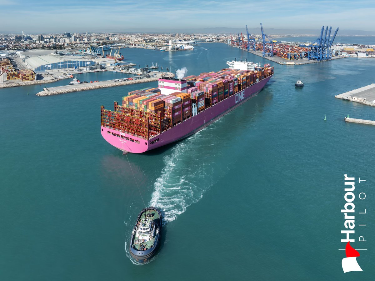 PilotHarbour's tweet photo. ONE Fantastic outbound Valencia. 
#port #shipping #HarbourPilot #transportmaritime #portoperations #globaltrade #globalshipping #maritimephotography #maritimestrategy #noshippingnoshopping #merchantmarine #maritime #shipping #maritimeindustry #HarbourPilots #shiphandling #maritimesafety #ports #shipphotography #industriamarítima 
@MAJESTY__ONE 
@OceanNetworkExp 
@MarceloJapgua