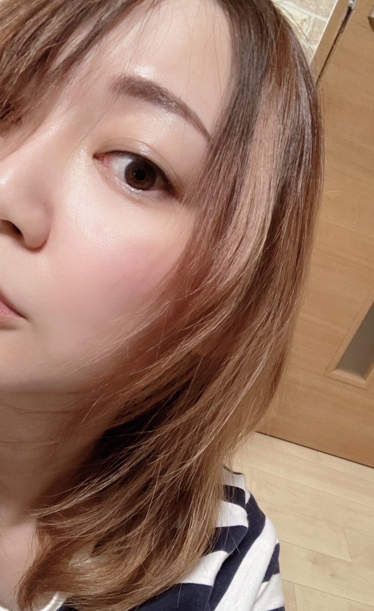 METALLIC_JURI's tweet photo. 5分メイクと40分メイクとすっぴん(アートメイク) https://t.co/GMHCP6NexX