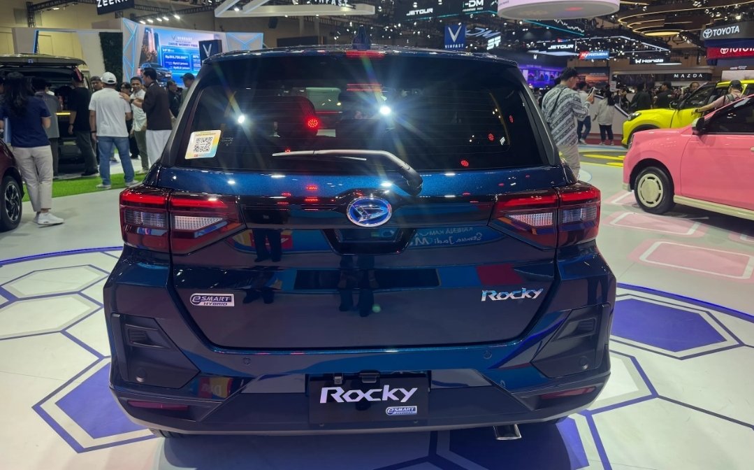 skenakini's tweet photo. Berapa lama sih nahan satu mobil dipake terus? Kayaknya makin umur pendek deh. Jadi urgent nih soal resale value. Kayaknya soal ginian ga problem di Daihatsu Rocky Hybrid.
@daihatsuind #DaihatsuRockyHybrid #SemuaJadiMudah #DaihatsuSahabatku https://t.co/8ugylriATg