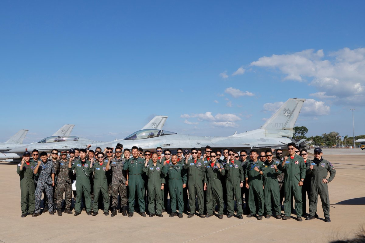 JASDF_adc_pao's tweet photo. #航空総隊 は、 #ExPitchBlack に参加✈️
🇫🇷フランス🇸🇬シンガポール🇰🇷韓国と防衛交流を実施し、相互理解を深化させました🫡
#PitchBlack2026 #StrongerTogether @FANC_Officiel @mindefsg @ROK_MND https://t.co/o2RBovy0bK