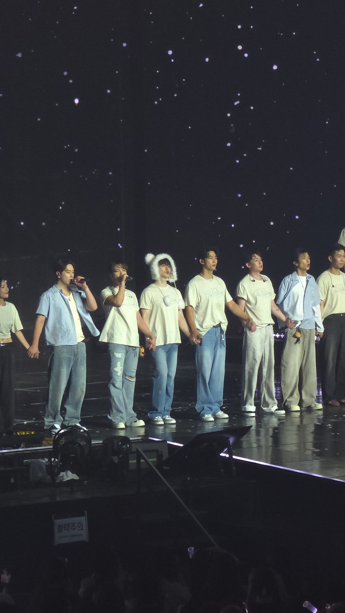 nongnannuu's tweet photo. คอน2PM คือดีมากกกกกกก คิดถูกแล้วที่มากดบัตรหลุดได้เมื่อคืน แถมที่หลุดยังเป็นแถวแรก จะล่าแบ้จ้าา รักพวกพี่นะ my youth is yours จีงๆ  🥹🥹���🥹  #2PM
#2PM_THE_RETURN
#THE_RETURN_in_INCHEON https://t.co/TUt3XHTTFl
