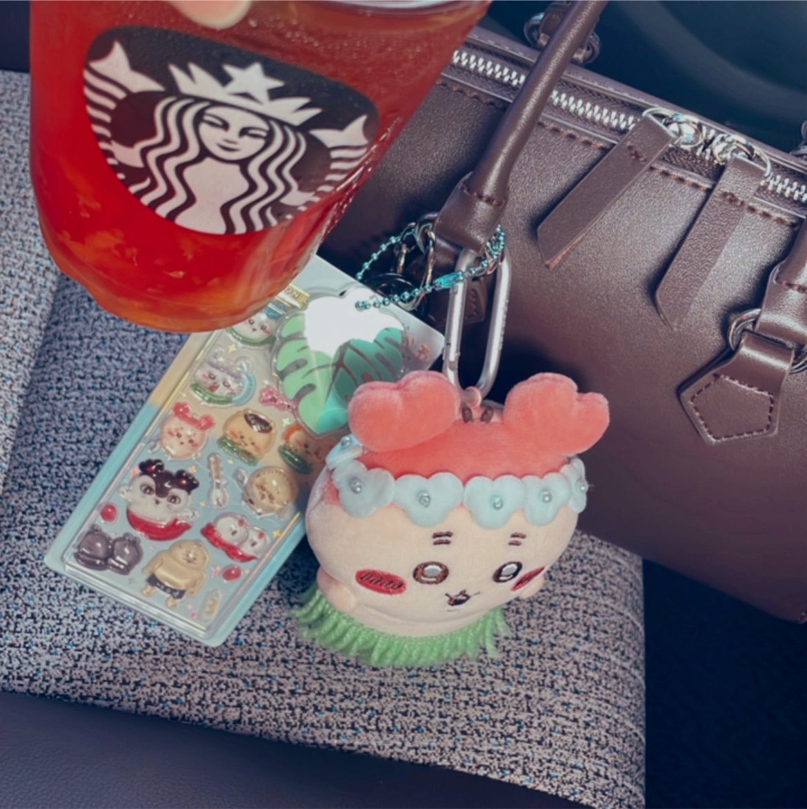 paccci's tweet photo. 午前中に見てきたらやっぱり小学生多くてレイトショーにするべきだったかなって🥹でもレイトショー後の運転眠くなっちゃうからなぁ😪マンゴーオレンジティーめちゃくちゃ美味しいから永遠に売ってほしい🥭🍊 https://t.co/XavmPYE1az