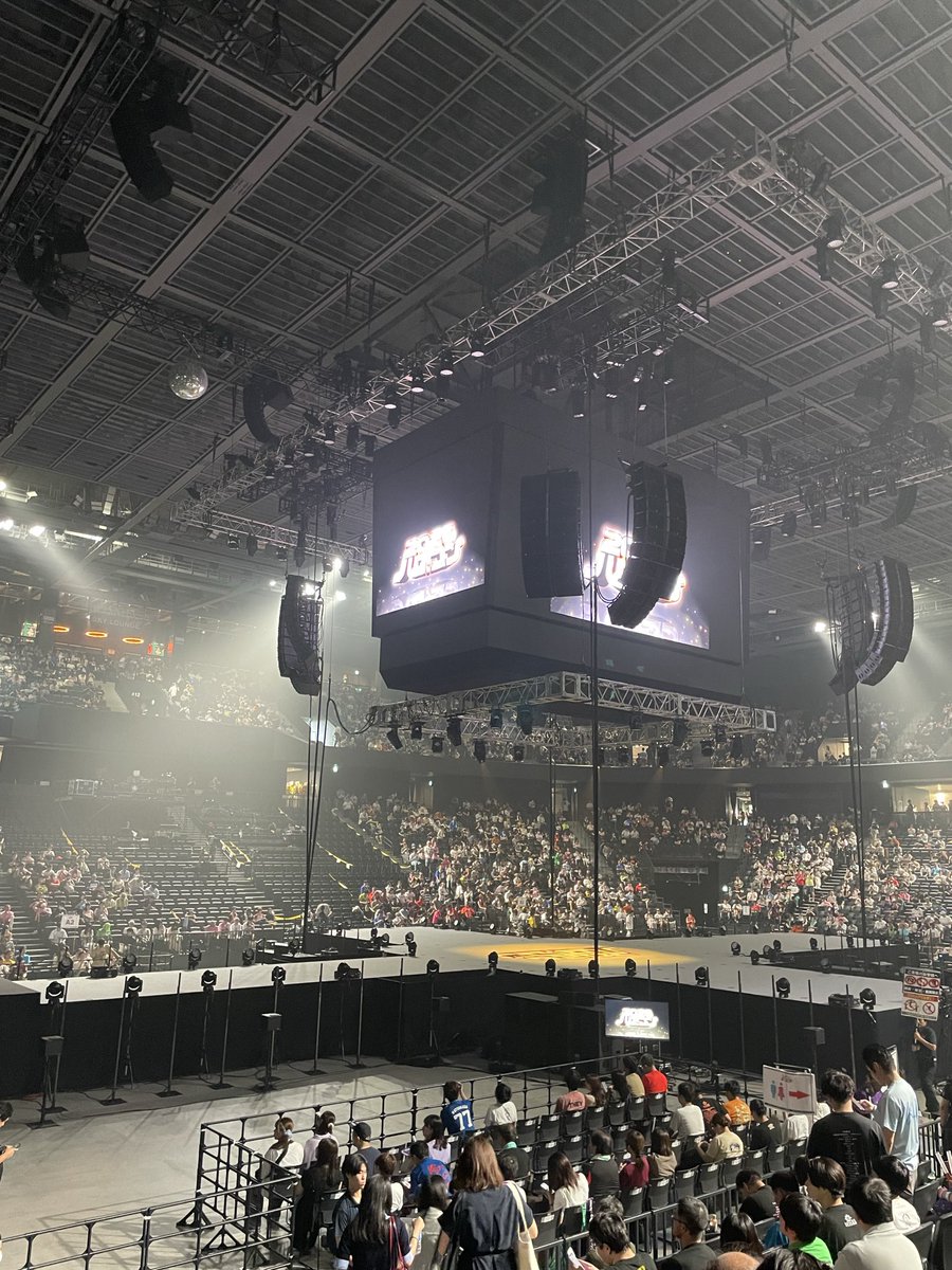 urugus0396's tweet photo. ハロ！コン東京初日夜公演終了！

3階９列でガッカリしてたら超近くて、傾斜も少ない！隣も古参コールつよつよおぢで心強くて楽しかった🤗

Lonely...、18期もガッツリフォーメーションに加わって熾烈だった😵何回かぶつかってた！華望ちゃん、よゆーにこなしてて恐ろしかったわ😱

#ハロコン https://t.co/JQyRWHsquv