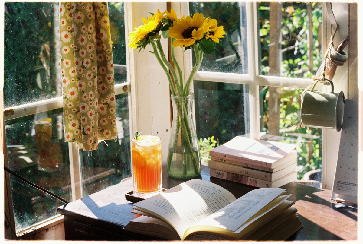 ImranSafiShah's tweet photo. Coffee + good book = my perfect lazy Sunday vibe https://t.co/yKae1oJ05M