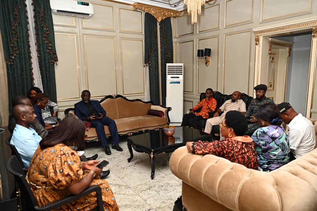 opem88's tweet photo. The Department of English Studies Staff of  University of Port Harcourt, led by Professor Psalms Chinaka,  visit to Rt. Hon. Chibuike Rotimi Amaechi at his Port Harcourt Residence today. https://t.co/8mgWUCvl2W