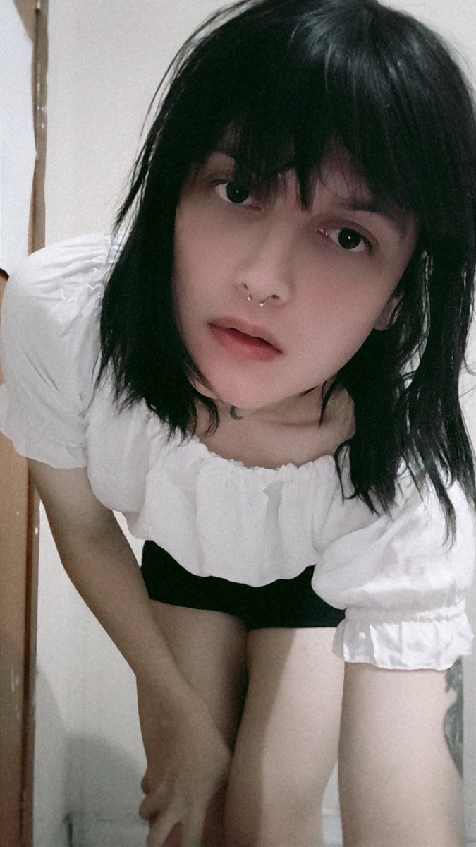 GhashBell's tweet photo. Infelizmente eu acordei me sentindo linda dnv, desculpa haters, 9 meses só, eu ainda nem tô no meu auge 🫩💕 https://t.co/mwUSeUblga