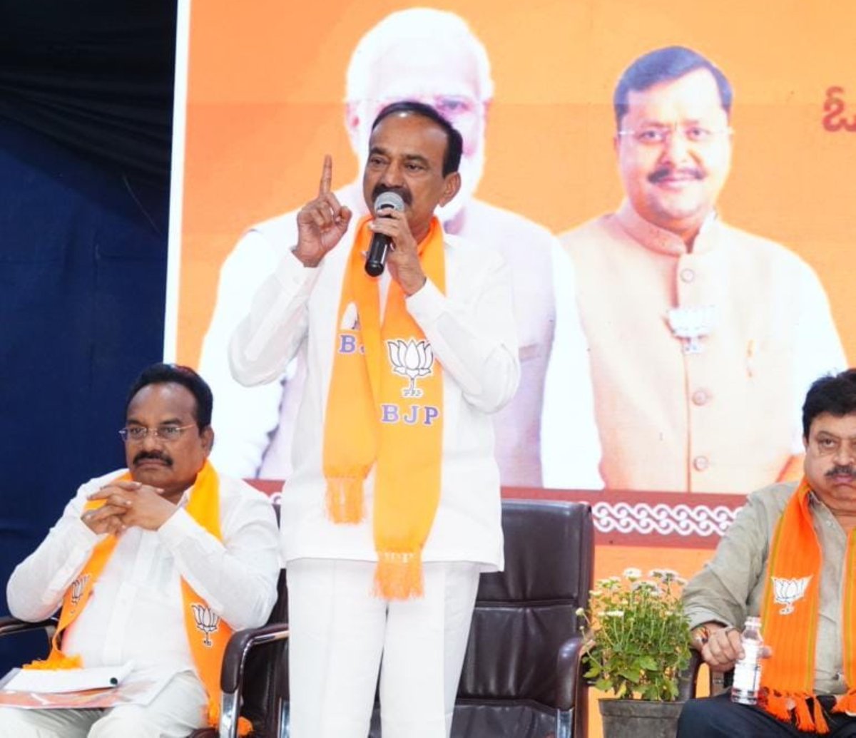 Eatala_Rajender's tweet photo. 📍 హైదరాబాద్:

తెలంగాణలో కేంద్ర ఎన్నికల సంఘం చేపట్టిన ప్రత్యేక సమగ్ర సవరణ (SIR) రెండవ విడత ప్రక్రియపై ఖైరతాబాద్‌లోని విశ్వేశ్వరయ్య భవన్‌లో బిజెపి రాష్ట్ర ప్రధాన కార్యదర్శి మరియు SIR రాష్ట్ర కన్వీనర్ శ్రీ వేముల అశోక్ గారి అధ్యక్షతన నిర్వహించిన SIR ఫేజ్ - 2 రాష్ట్రస్థాయి వర్క్‌షాప్‌లో @BJP4Telangana రాష్ట్ర అధ్యక్షులు శ్రీ @N_RamchanderRao గారు, రాష్ట్ర పదాధికారులతో కలిసి పాల్గొన్నాను.

#BJP4India