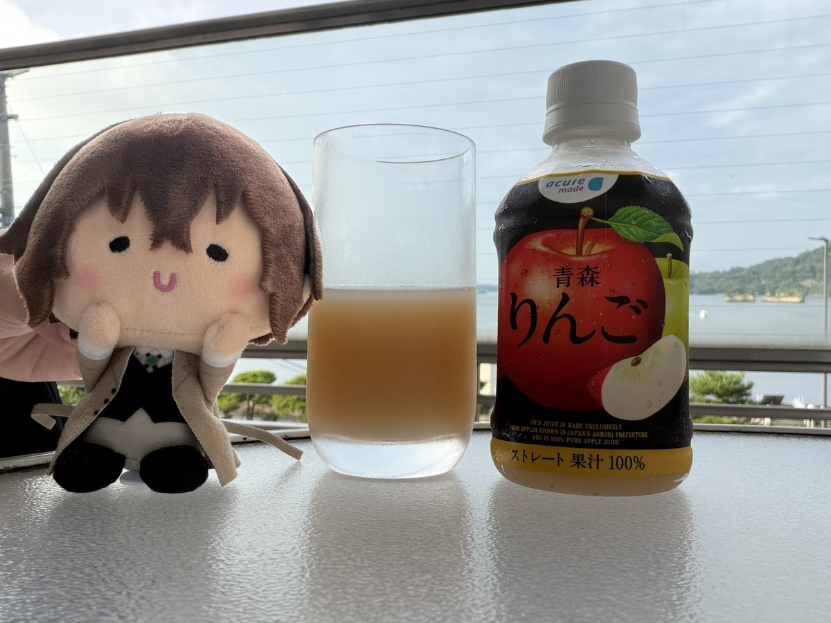 uh39rl7b's tweet photo. 🍎ジュースを
←飲む前　　　　　　　　→飲んだ後 https://t.co/BfMNtPSWSa
