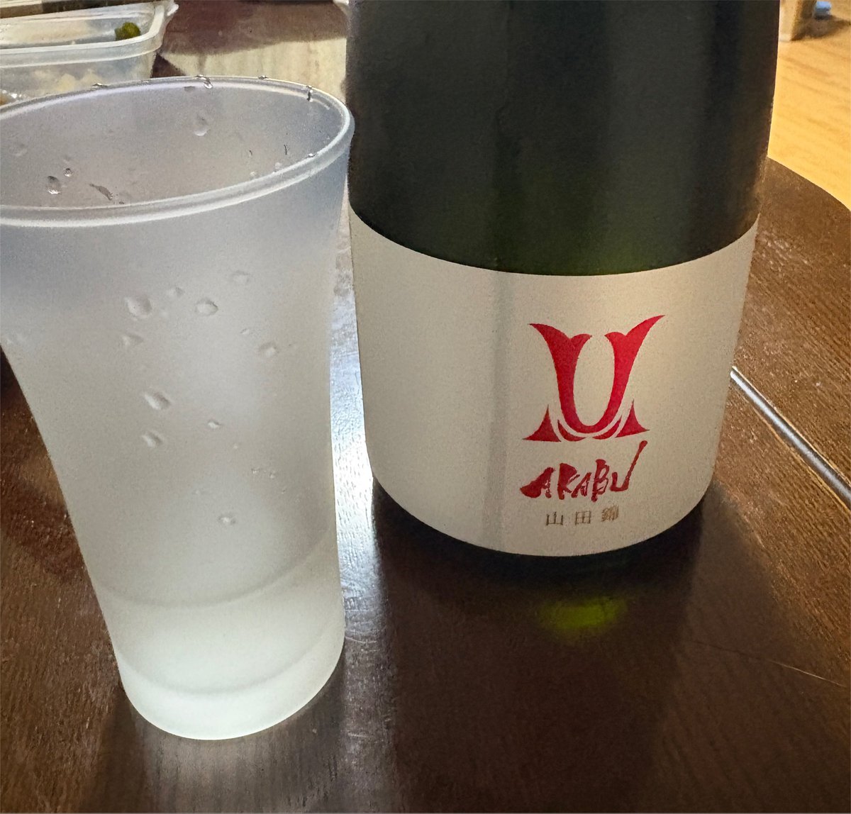 4gg_n's tweet photo. 実家の猫みんなに嫌われてるから酒飲む https://t.co/2qVozjnH3b
