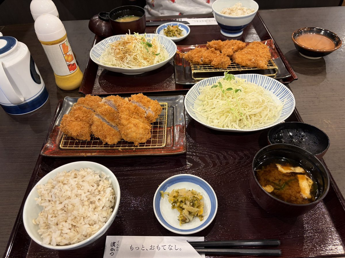 ShoTaka91's tweet photo. やはりご飯とキャベツのおかわり無料は最高や https://t.co/0pnXAx9mhk