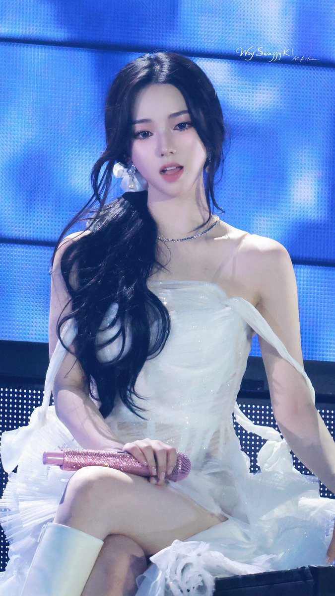 karinaspics's tweet photo. IS SHE EVEN REAL https://t.co/anH9kcKzwq