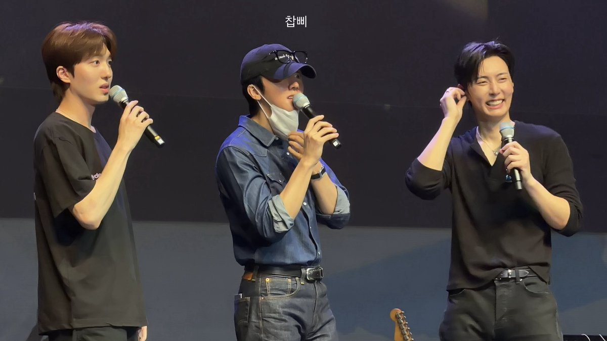 chabbiya's tweet photo. 재윤 생일파티에 영빈 찬희 옴 ㅠㅠ !! 
아름답다 남자 우정 https://t.co/fcnqroldPd