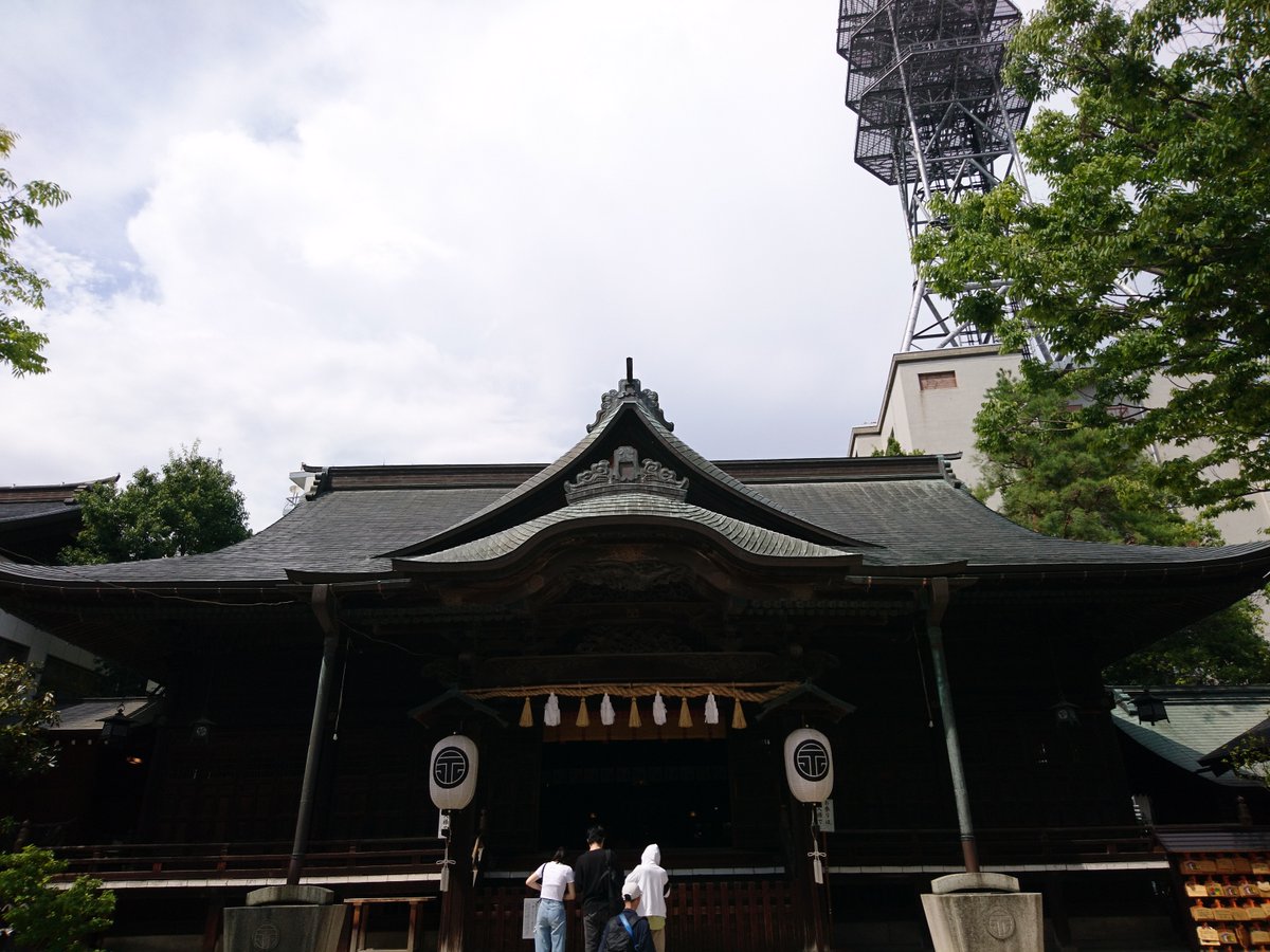 buri_sava's tweet photo. 第八回鉢盛山登山マラソンに備えて松本に前泊。四柱神社にお参りできたし、松本城も9年？ぶりに上れた。あの急峻な階段は富士山七合目の岩場すら彷彿とさせる。そして松本はおいしいパン屋さんも沢山あってパン活も大変。明日は中能登トレジャートレイル手ぬぐい装着で完走を目指します。楽しみです。 https://t.co/x0qY1R5ewN