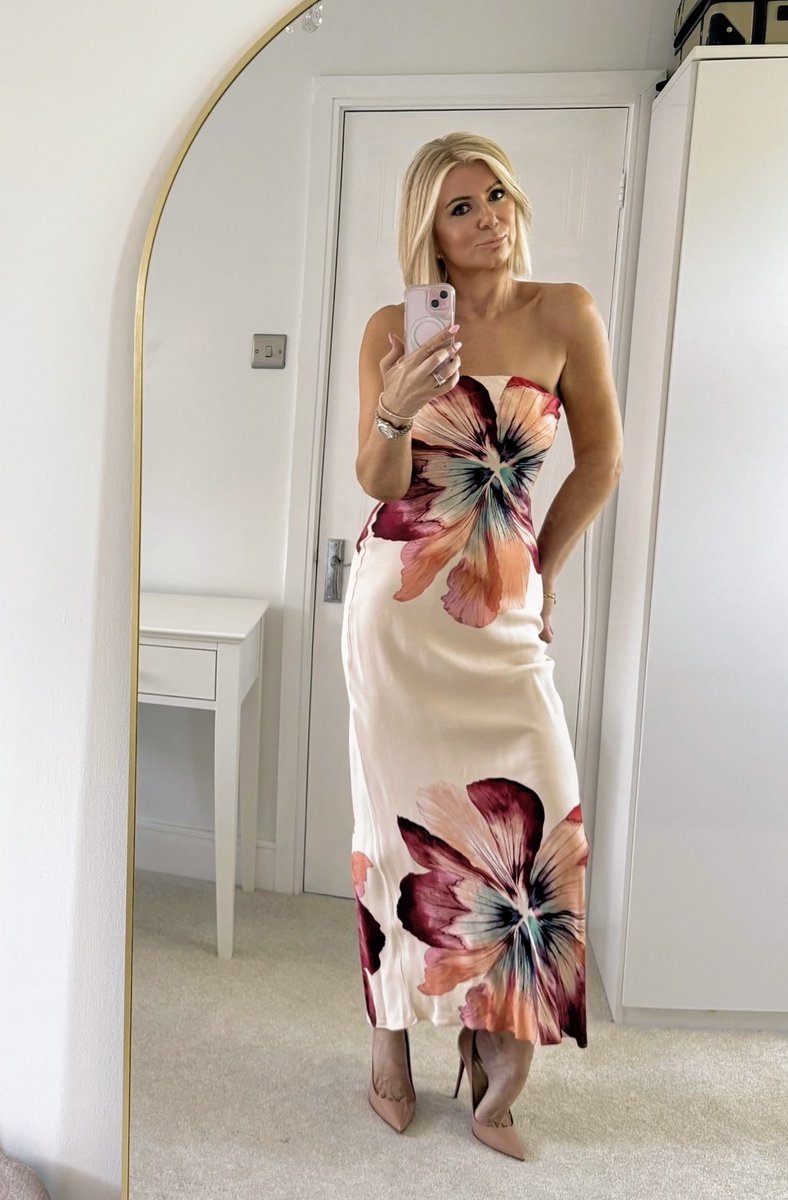 JessLuxe7's tweet photo. I am luxury in every detail, from the perfume on my skin and pure silk against my body to the red soles of my Louboutin heels.

If you truly appreciate class, beauty and exquisite taste, you already know how to contribute to it. ✨ https://t.co/qNZemPa6QB