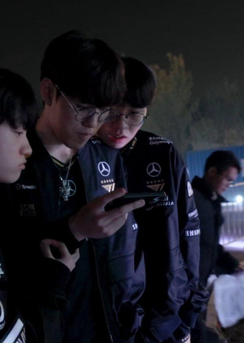 orangeprinted's tweet photo. Oner talking about Doran: "We come as a set"

Please never separate my jungler from my top laner. I am attached to them. #2hj ☹️ https://t.co/fJM7YlFDCj