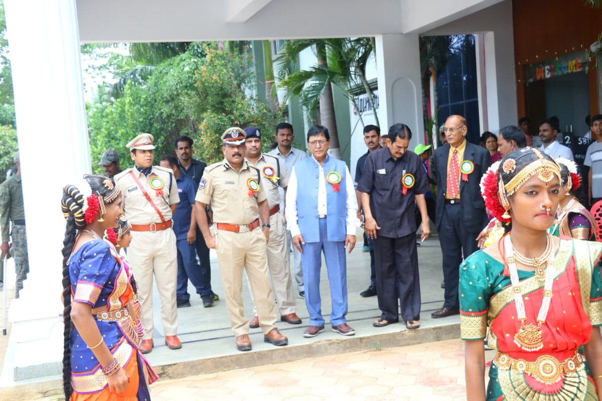 ShoToopran's tweet photo. Good Evening Sir,

Today, Multizone-I IG Sri Chandrasekhar Reddy, IPS, sir attended the Kho-Kho Sports Inauguration Programme at Olympia School, Toopran, as the Chief Guest. https://t.co/0sWrIylOg6