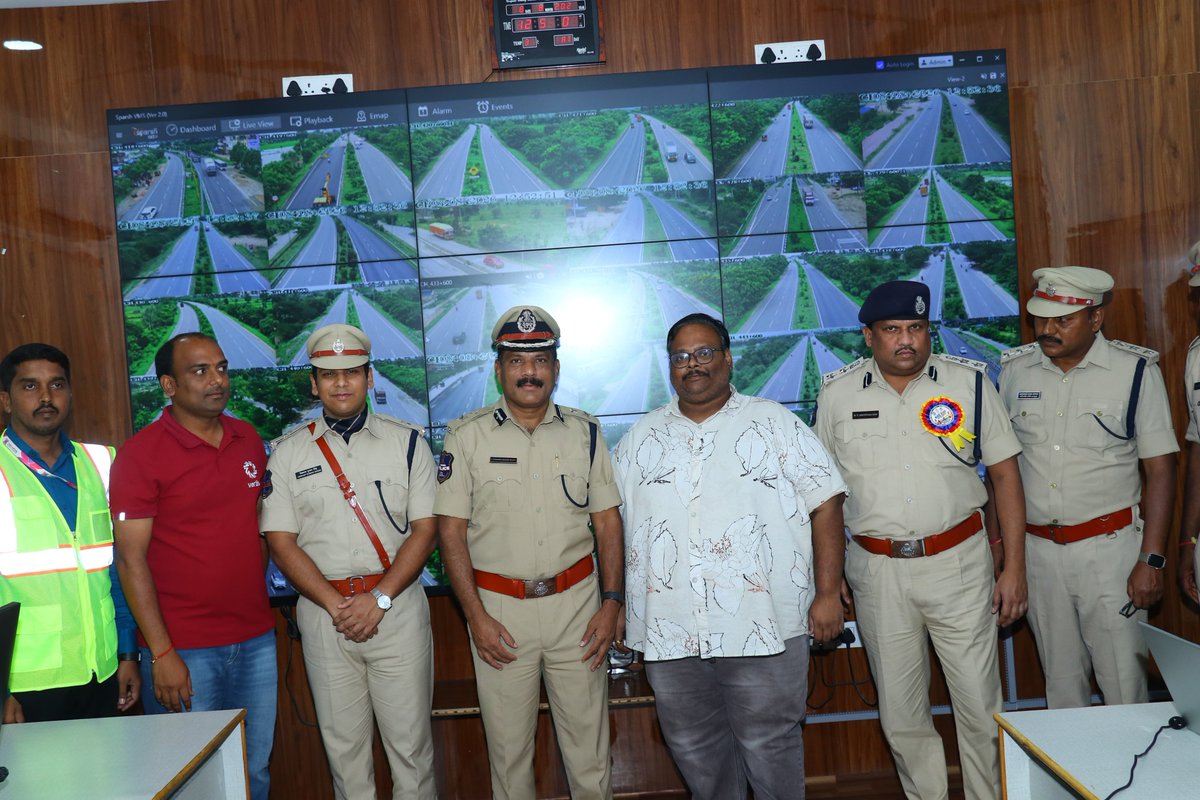 ShoToopran's tweet photo. Good Evening Sir,

Today, Multizone-I IG Sri Chandrasekhar Reddy, IPS, sir attended the Kho-Kho Sports Inauguration Programme at Olympia School, Toopran, as the Chief Guest. https://t.co/0sWrIylOg6