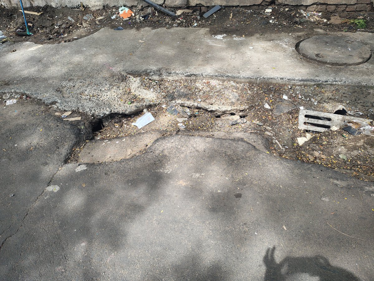 LinkeshSai's tweet photo. @chennaicorp @imrajmohan 

Please check the road condition on both sides. Yesterday, an elderly man fell due to the damaged road. Kindly take necessary action to prevent further accidents and inconvenience to the public.

Santhosam salai Chetpet chennai 600031
TB hospital next st https://t.co/Rdx4MkkPMJ