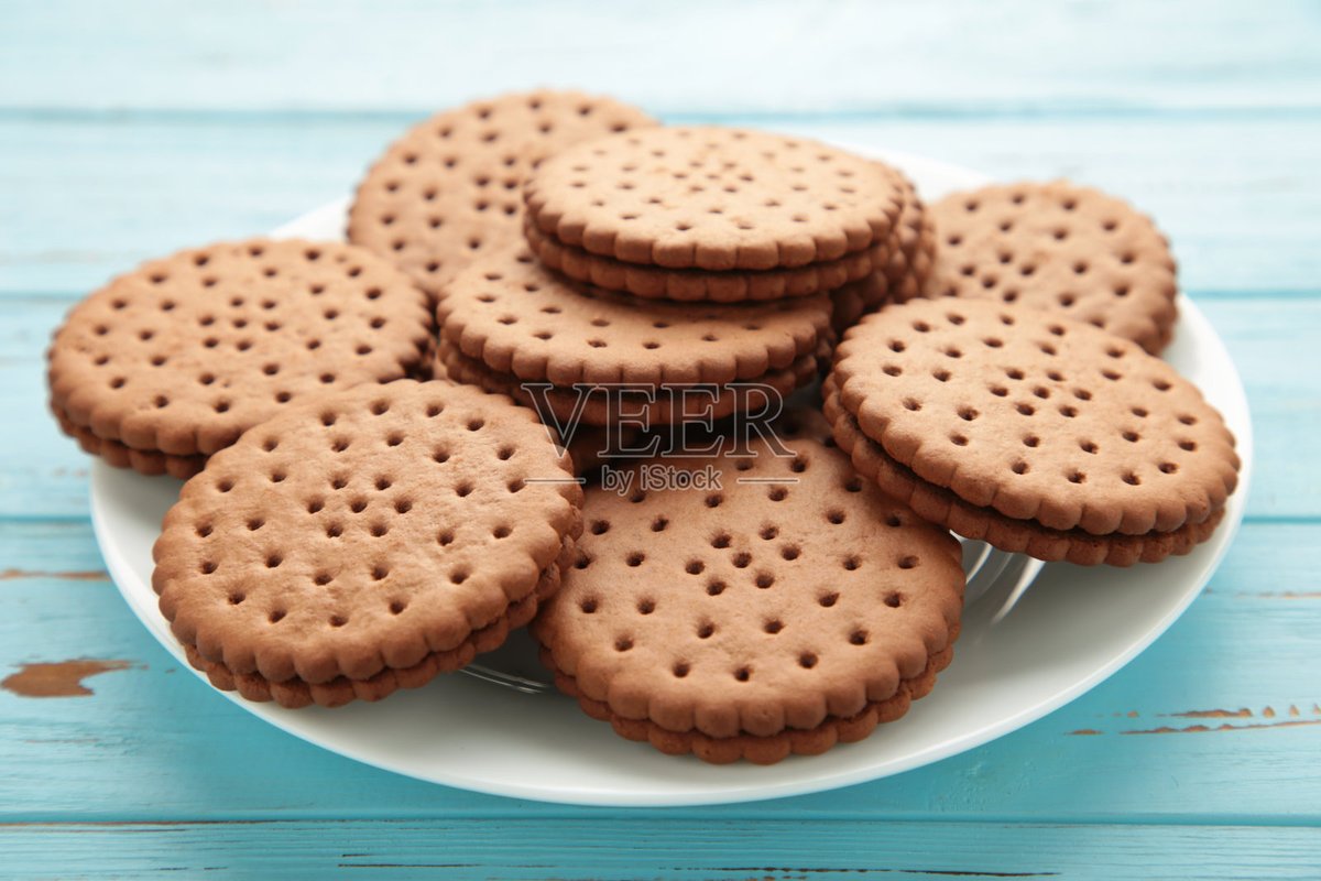 tylersismyO2's tweet photo. Just spent a cozy Saturday afternoon baking chocolate chip cookies from scratch! The smell filling the kitchen, warm soft cookies straight out of the oven – pure happiness  #BakingVibes https://t.co/COgbn0BuTK