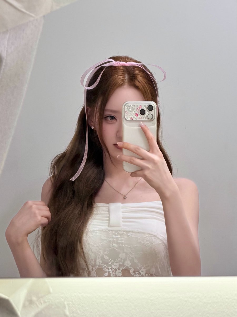 H1KEY_official's tweet photo. [🦭🖤] Today’s white Barbie HWI💖

#H1KEY #하이키 #ハイキー 
#HWISEO #휘서 #フィソ 
#GORUN https://t.co/TDajIZSImb