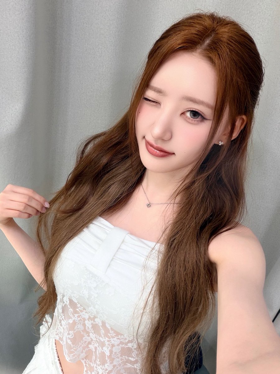 H1KEY_official's tweet photo. [🦭🖤] Today’s white Barbie HWI💖

#H1KEY #하이키 #ハイキー 
#HWISEO #휘서 #フィソ 
#GORUN https://t.co/TDajIZSImb