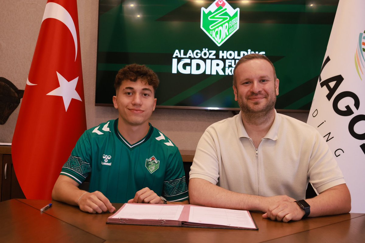 hakansolmazz's tweet photo. 2026/27 yaz transfer döneminde şu ana kadar 3.ligde önemli performans sergilemiş 3 genç futbolcumuzu süper lig ve birinci lige transferini tamamlamış bulunuyoruz. 

Şahin Dik - Alanyaspor
Ertuğrul Yıldırım - Iğdır Fk
Emirhan Boz- Kasımpaşa

Genç sporculara inanmaya devam edeceğiz https://t.co/tUg7AdC6no