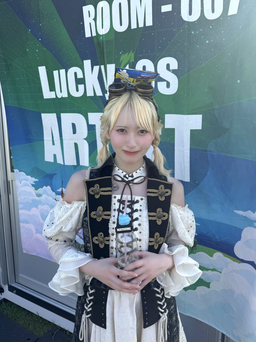 kawanagonatsumi's tweet photo. #LuckyFes
ありがとうございました🌈
とーっても楽しかったです！

現地の皆さん､暑かったので
しっかり休んでくださいね（**）
配信もありがとう〜！📷 ⸝⸝꙳

お気に入りのゴーグル嬉しい🏴‍☠️🥽 https://t.co/TeWlTxB1V8