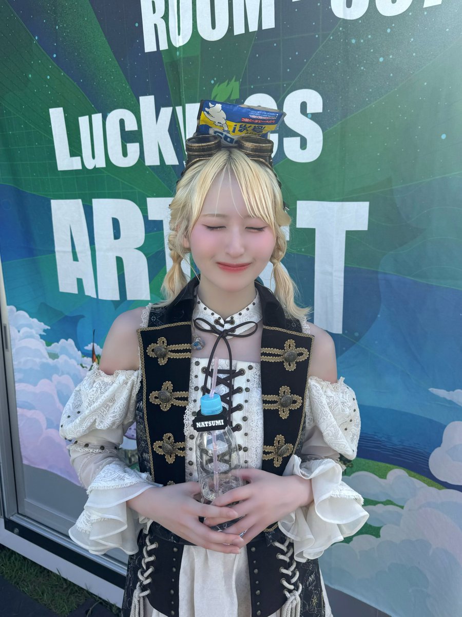 kawanagonatsumi's tweet photo. #LuckyFes
ありがとうございました🌈
とーっても楽しかったです！

現地の皆さん､暑かったので
しっかり休んでくださいね（**）
配信もありがとう〜！📷 ⸝⸝꙳

お気に入りのゴーグル嬉しい🏴‍☠️🥽 https://t.co/TeWlTxB1V8
