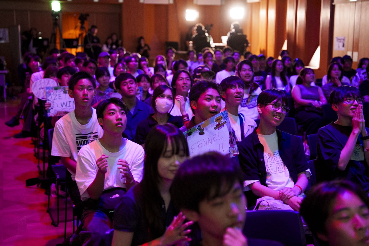 brawlstarsjp's tweet photo. 準決勝第1試合、会場の様子をチラ見せ👀✨️

選手たちの真剣な眼差しや勝利の瞬間、リアルな緊張感が味わえるのは、現地観戦の醍醐味！🔥🏆

#ブロスタチャンピオンシップ
#BSC26 https://t.co/swRjp8RXdn