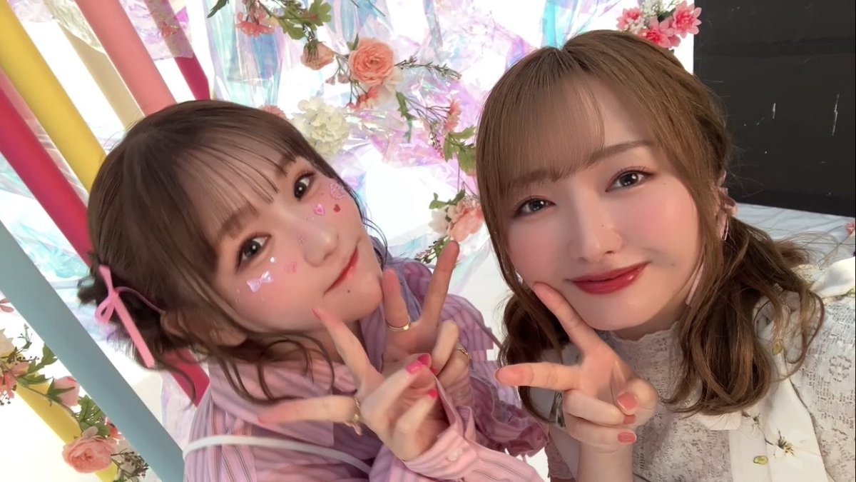 YamaguchiRikako's tweet photo. 色味ッッかわいいッッ
そして今回、指につけるリングライトがあるということは…ッ！？
ふたつのライトで応援してほしいなー！
ペンライトの光は勇気！リングライトの光も勇気！グッズの二次販売、よろしくね❣️
パンフレットも二次販売されてるよー！ぜひとも💗 https://t.co/MQaDe850Em