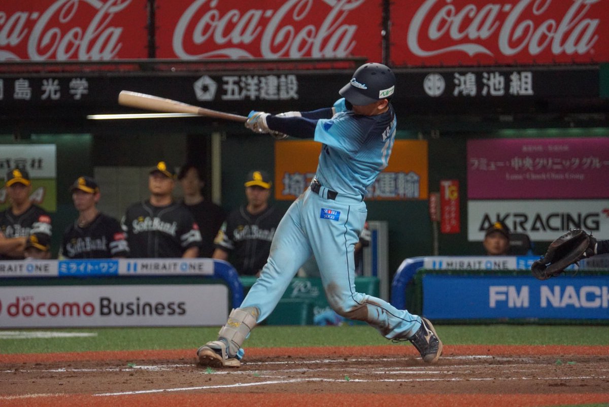 869_586 tweet picture