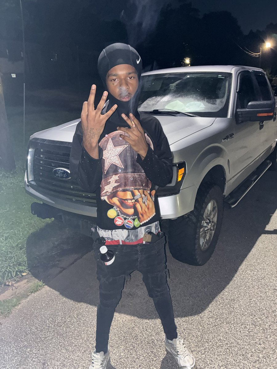 2800yung's tweet photo. Tryna fix my Image for somebody I ain’t Krazy https://t.co/SWUjU5HTa9