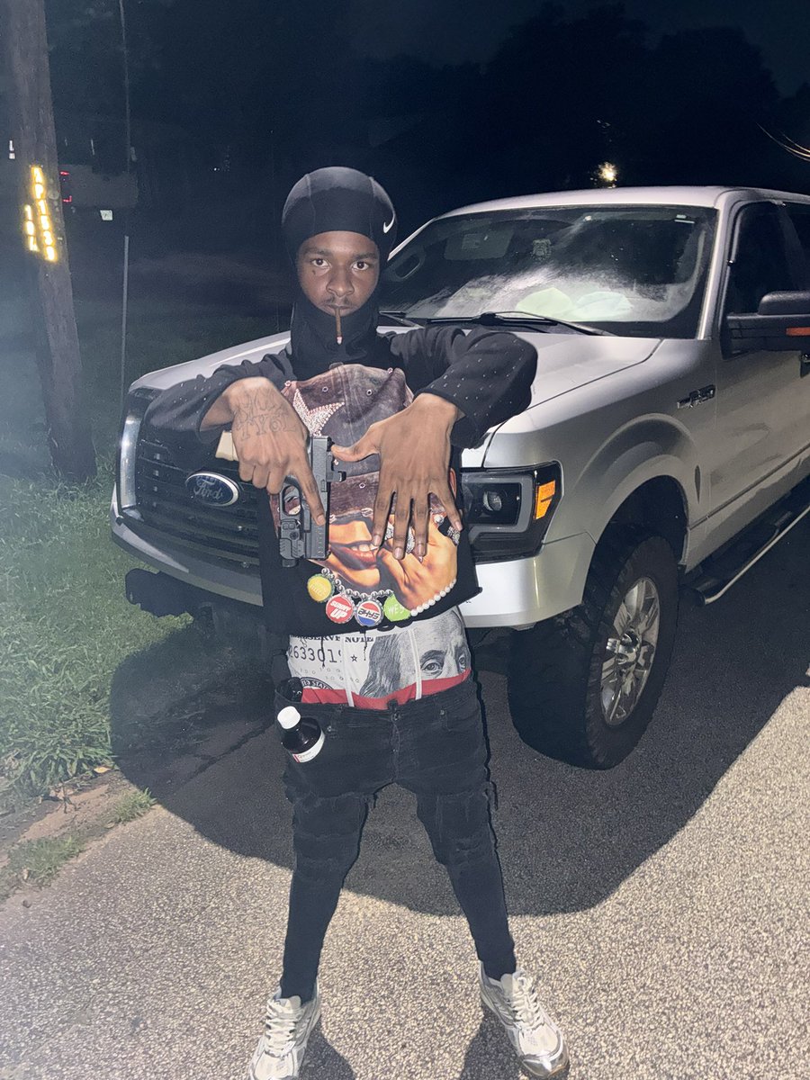 2800yung's tweet photo. Tryna fix my Image for somebody I ain’t Krazy https://t.co/SWUjU5HTa9