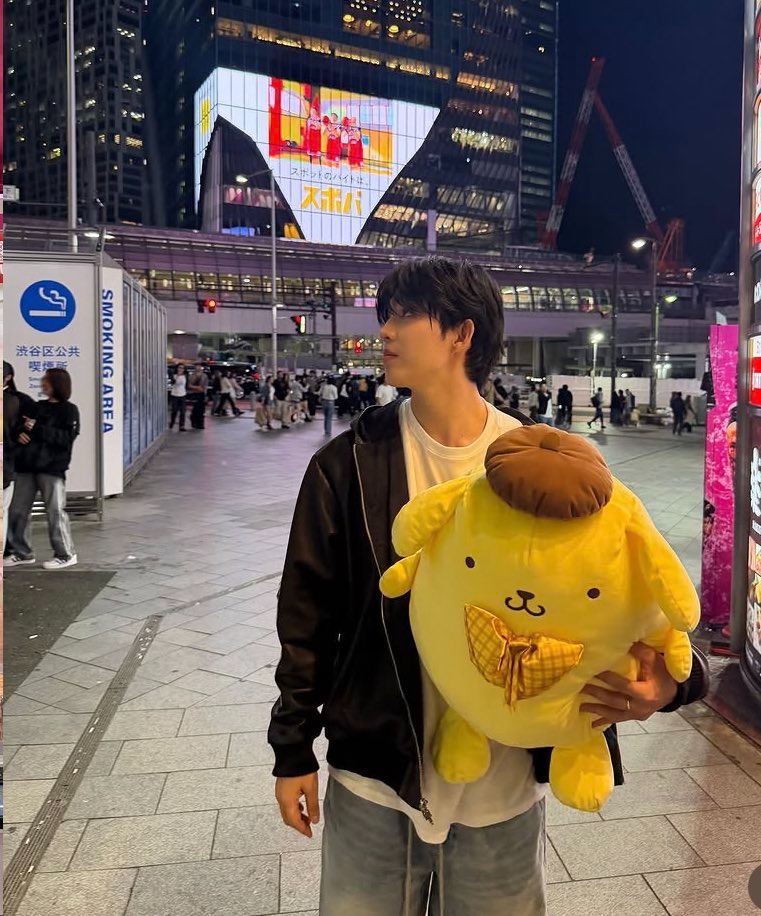 everywoo_yoon's tweet photo. Happy birthday, pocheolo! Cinnamoroll naman i-get mo next time ah! Love yah! https://t.co/NueLgb9Cmh