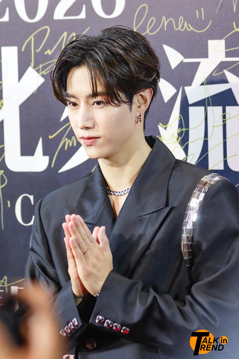 TalkinTrend's tweet photo. "มาร์ค ต้วน" ร่วมเดิน Red Carpet ในงาน "Weibo GALA 2026 : Weibo Cultural Communication Night (Thailand)"

#MarkTuan #段宜恩 #마크 
#MarkTuanXWeiboGala2026
#WeiboGala2026 
#WeiboCulturalCommunicationNight https://t.co/sn8vk2PDD2