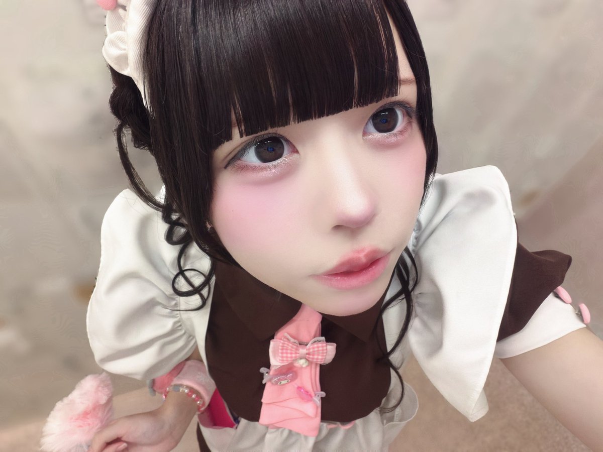 maid_chiro's tweet photo. ご帰宅ありがとうございました♥
ゆゆめろさんSPでした🐰🎀貴重なご経験をさせていただいてすごく勉強になりました！そして楽しかったです‐♥.*･ﾟ
今日はプッカモリやってみました⬇️꒰ 𓂂• ⩊ •𓈒꒱くるくる〜🎀
次のお給仕は 10日（月）おーぷん ‐ おやつあと です♥ https://t.co/YIZFYge6Z3