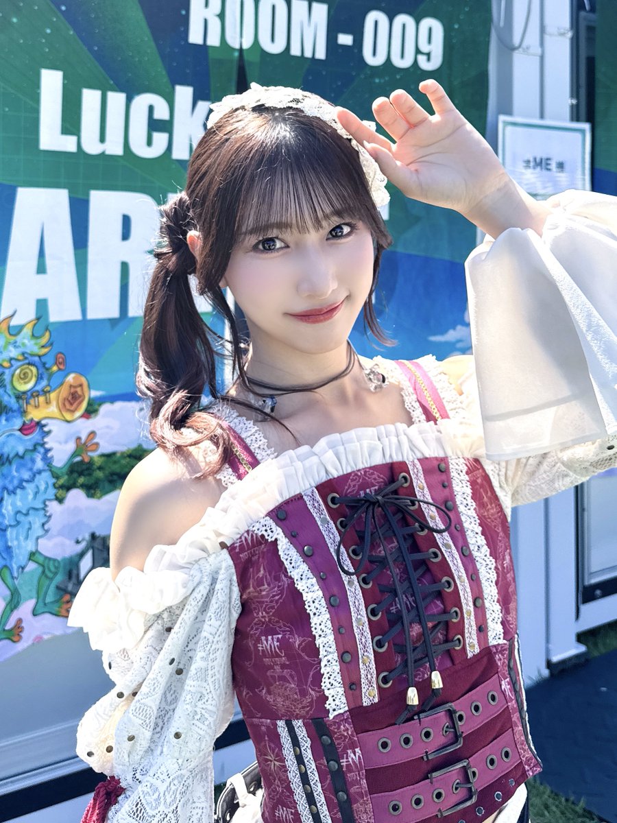 kanisawa_moeko's tweet photo. #LuckyFes ありがとうございました!!🌞🧊🎪

夏!野外!皆と素敵な時間を過ごせて嬉しかったですー!!🧊
ノイミーのこと
もっと好きになっていただけましたか??

会場も配信も皆に感謝です🦋
水分塩分とって、ゆっっっくり休んでねーーー!!

海賊衣装も心強かった〜〜〜!久々の髪型🍡♡ https://t.co/GGqS2Fbdjl