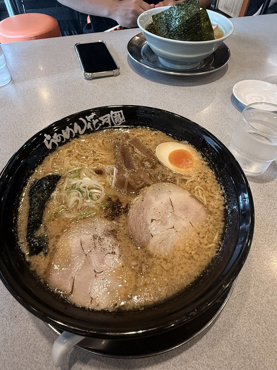 utacha_04's tweet photo. 生きてます。ラーメン食べたいです https://t.co/oDHzqf9udE