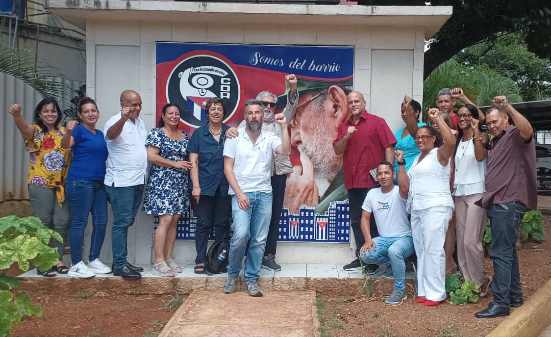 cdr_cuba's tweet photo. Buenos días vecino 🌞 

En la tarde de este viernes miembros de la Red de los Comunistas de Italia sostuvieron un encuentro con miembros de la Dirección Nacional de los #CDRCuba.

#Cuba #66AñosCDR 

Lea el artículo completo aquí 👇 

https://t.co/XGoAY1Mmlu https://t.co/90xbQZDhPf