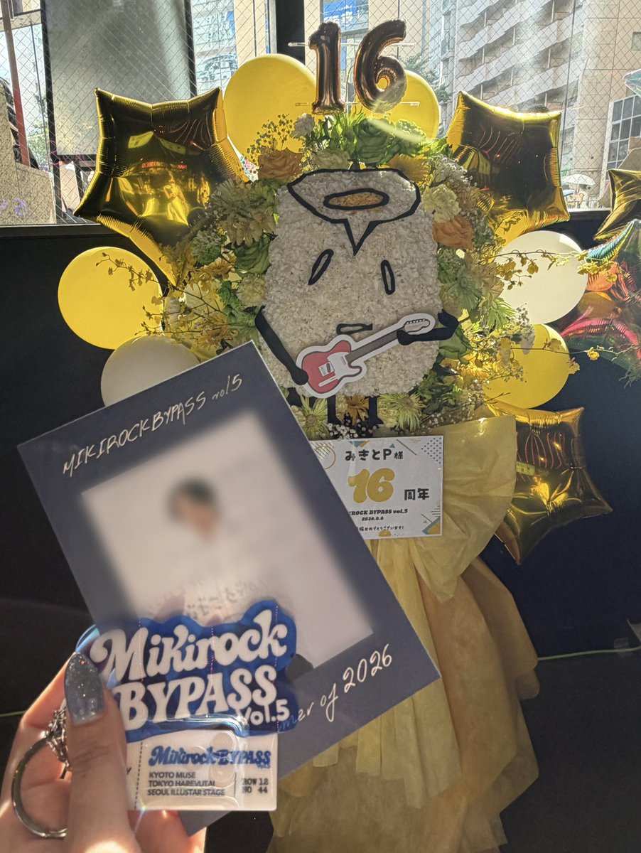 hy02ys10's tweet photo. MIKIROCK BYPASSvol.5めちゃ楽しかった💞
スペシャルゲストも来てくれて、会場も満員で、みきとさんにとってすごく良い16周年になってるといいな✨
アフターパーティー、お見送りで話せると思わなくてしょうもないことしか言えなかった🥲ギンガムチェックのワンピ着てきたよ！とか言えば良かった〜😂 https://t.co/Fq8PeDXASH