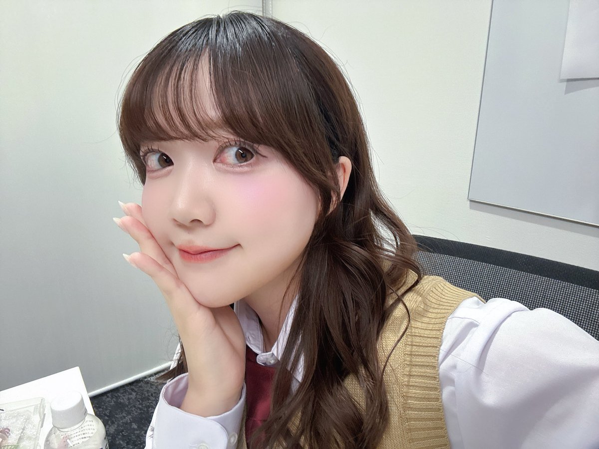 ayasa_ito's tweet photo. このあと21時〜出演します✨✨⁉️
#アニメ花織さん https://t.co/PnN2P68XSV