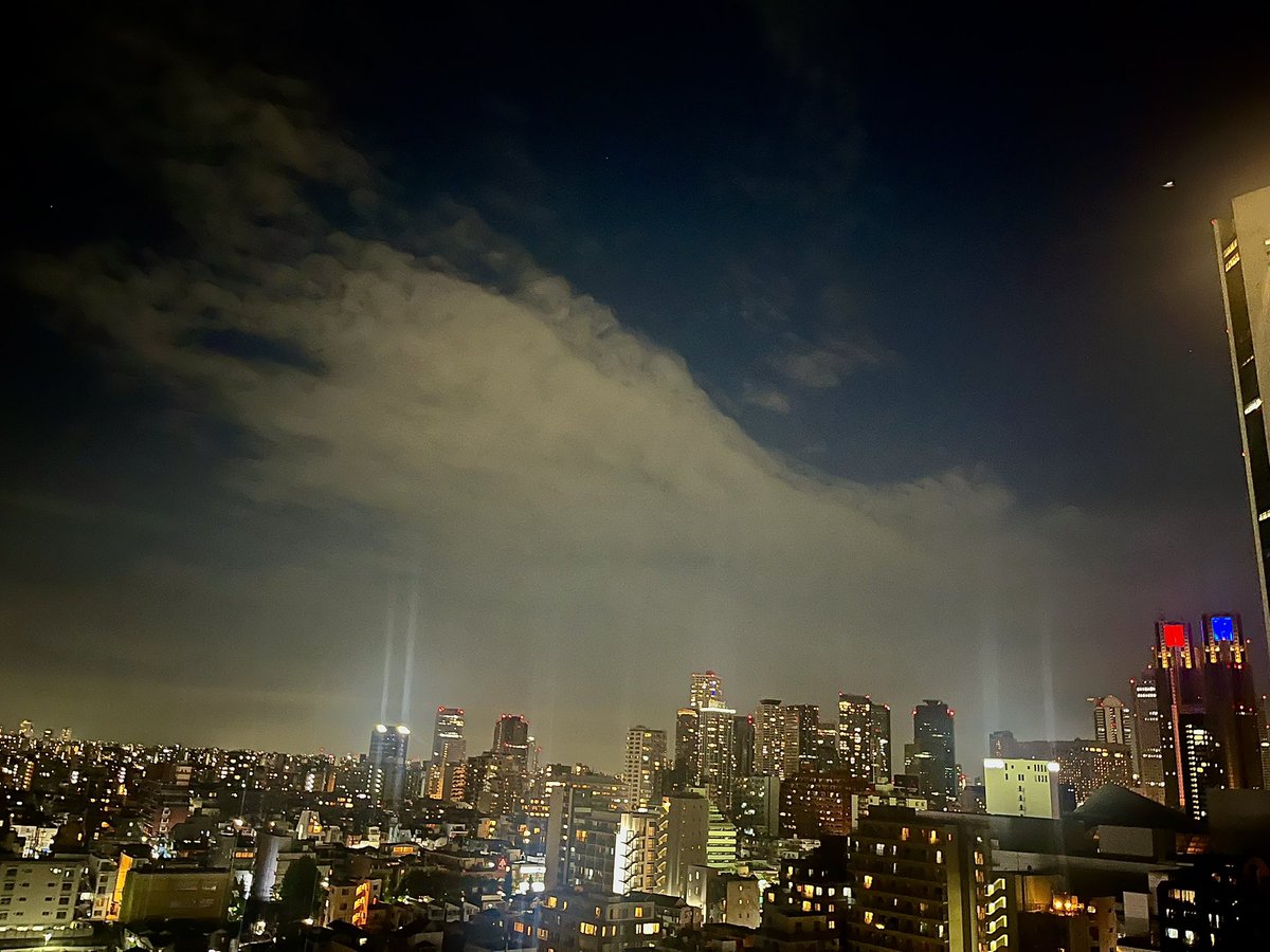 Ryo19840212's tweet photo. 今年も自宅からの花火🎆と夜景🌃（￣+ー￣） https://t.co/Xlq6tP31GZ