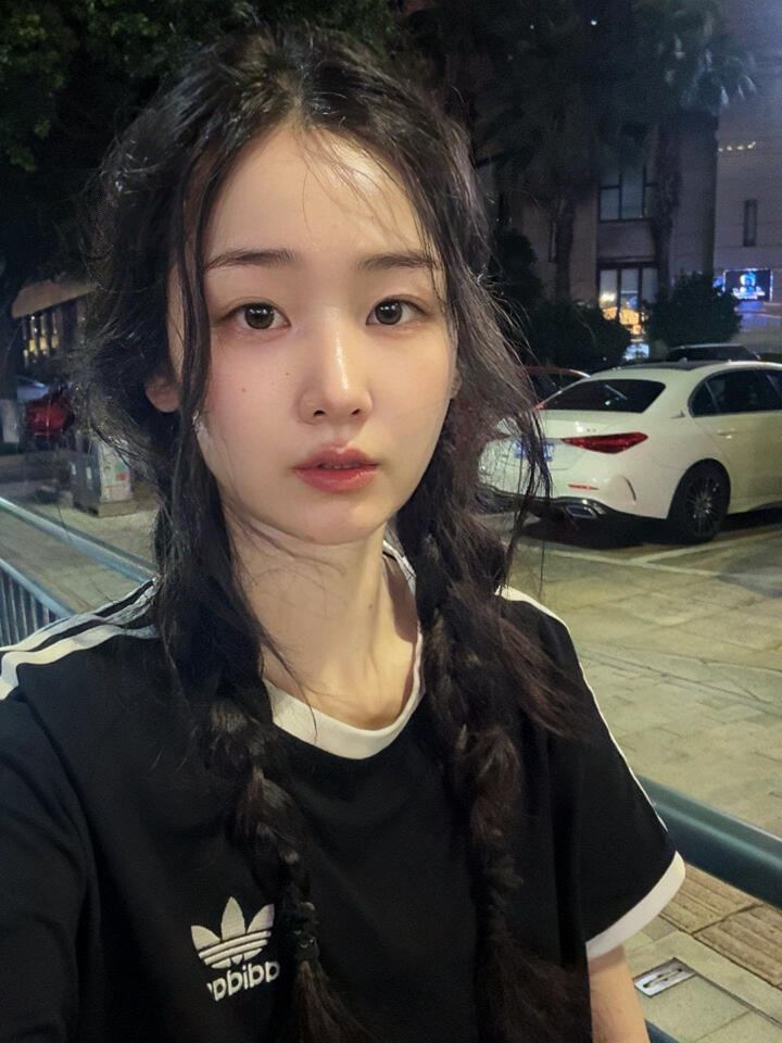 CreamHush's tweet photo. Stepped out for an evening walk and snapped a few. Black sport tee, comfy and easy, just threw it on and went. Took some close-up selfies along the way, streetlights on the damp pavement, breeze gently brushing through. City nights loosen everything up 🌙🖤 https://t.co/rZtIYuBnUX