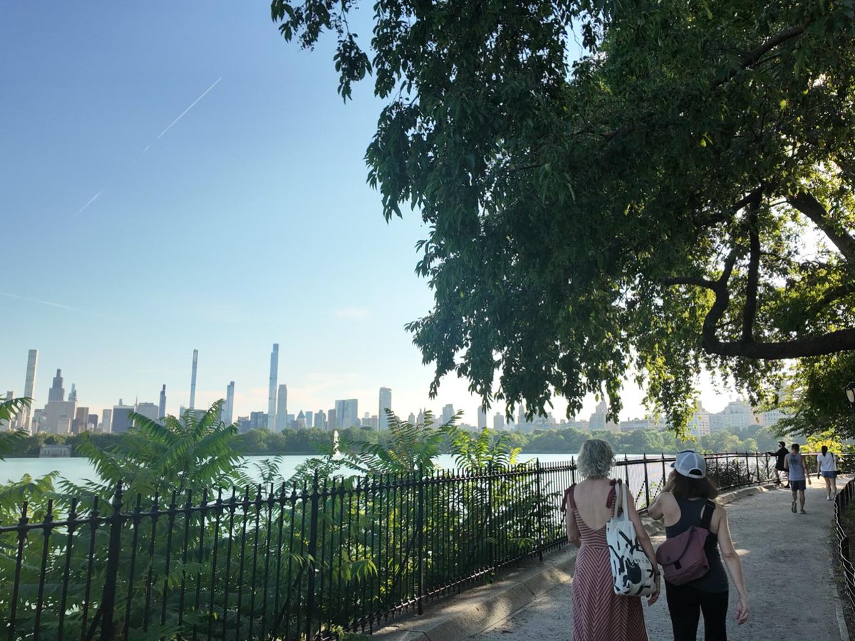 Tiny1Wildflower's tweet photo. There were people everywhere walking, jogging, chatting, and playing tennis. https://t.co/TPgPeskAEP