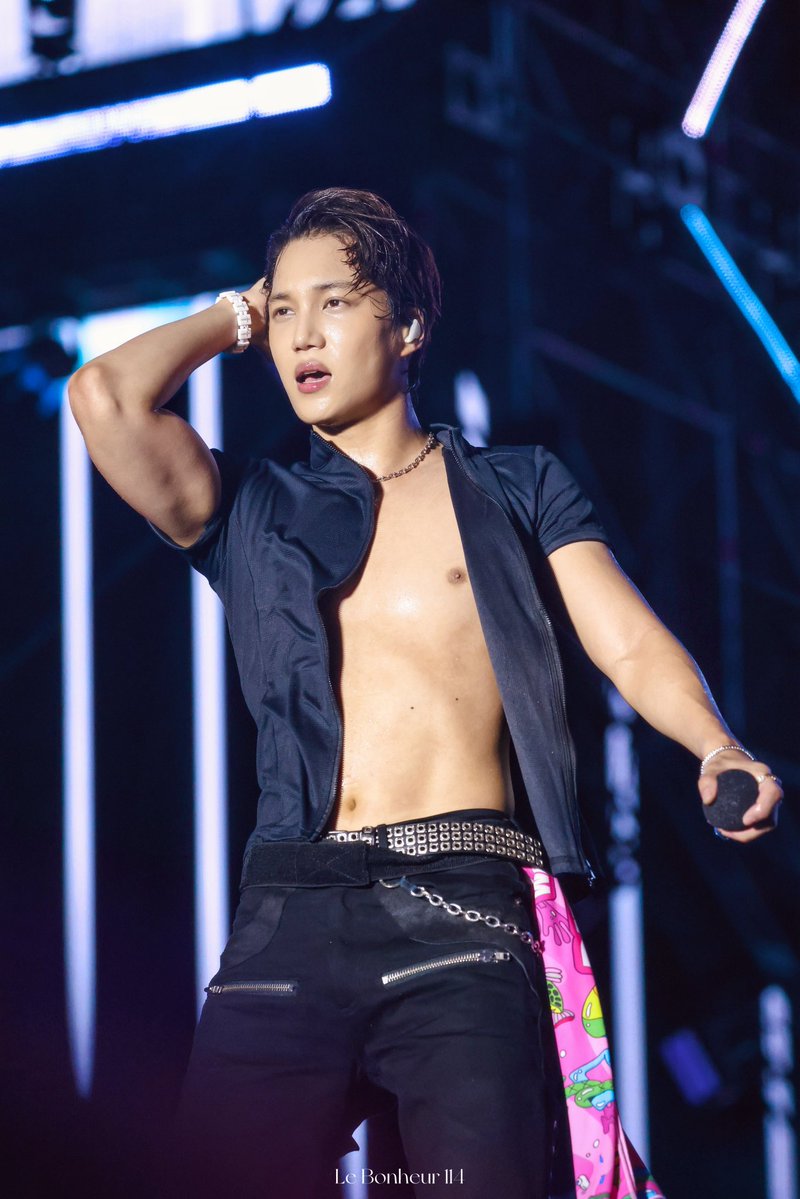 LeBonheur_114's tweet photo. 2026.08.08

Waterbomb in Busan
💦

#EXO #엑소 #KAI #카이 #종인
 #KAIxWATERBOMB 
#KAI_WATERBOMB_BUSAN https://t.co/txny2I5n7w