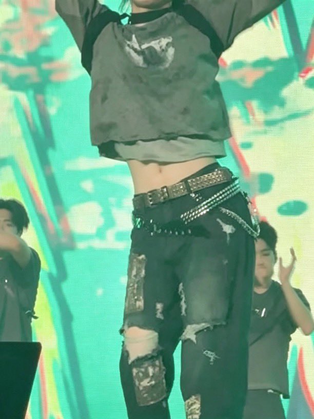 airesunn's tweet photo. LET’S FUCKING TALK ABOUT THIS OUTFIT CAUSE THERE IS NOOO WAY THIS ISN NOT DELIBERATE HE WANT US DEAD 🔥🔥🔥

#SUNOO #선우 https://t.co/ZrfYKGAeBB