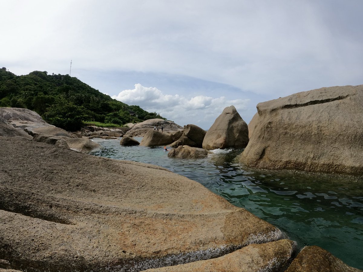 DeliCompass's tweet photo. Handy weg, Blick aufs Wasser, Meeresrauschen hören. Der beste digitale Detox! Der Deli-Kompass zeigt im Urlaub nur eine Richtung: Offline sein und den Moment genießen. 🧭🌴 Habt alle ein paar entspannte Tage! 👇 #Offline #Sommer“ https://t.co/yJ2RlKOLf7