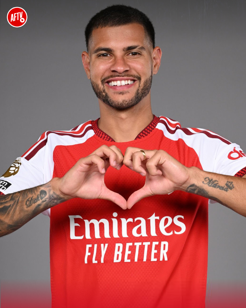 AFTVMedia's tweet photo. Our No. 39! Bruno Guimarães looks 𝐏𝐄𝐑𝐅𝐄𝐂𝐓 in Arsenal colours. 🤩🔴⚪

Welcome to the Champions of England, Bruno G! 🏆🇧🇷 https://t.co/kkQisGufj3